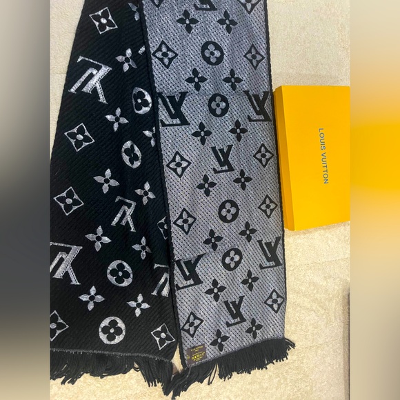 Louis Vuitton Grey and Black Monogram Logomania Wool Scarf         (Preowned) - Picture 1 of 4